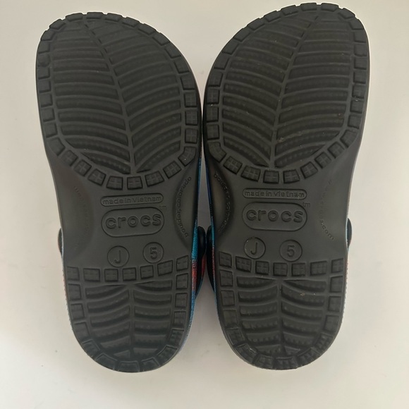 Crocs Classic Multicolor Tie-Spray Dye Graphic Clog, Big Kid 5M, NWOT - Picture 10 of 12